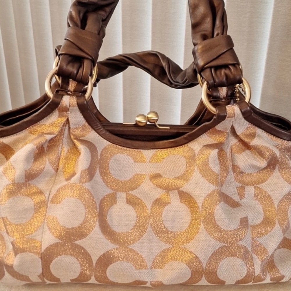 Vintage Unique Copper/Rose Gold Coach w Kisslock. Certificate of Authenticity.